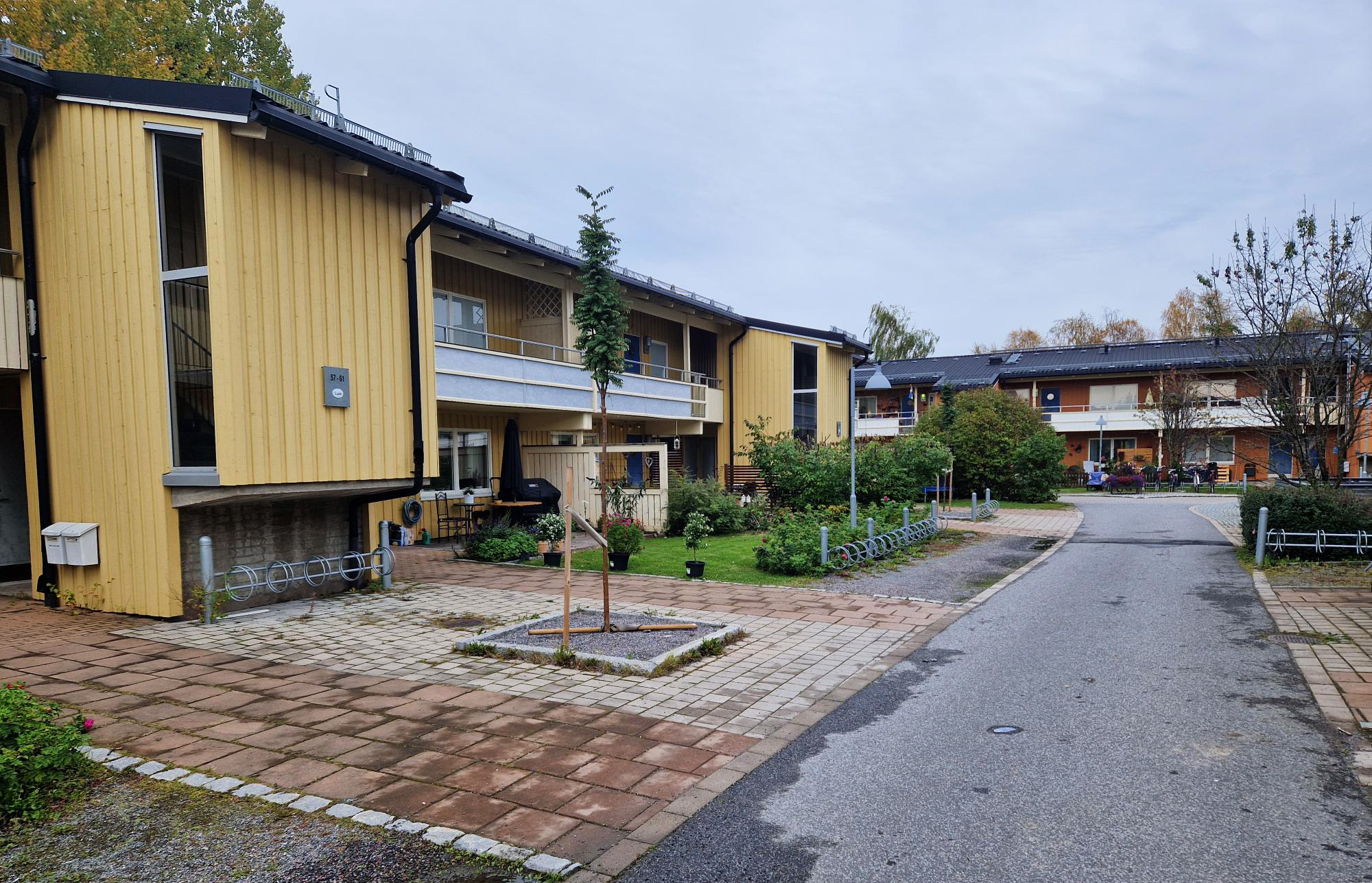 Porsön professorvägen 35-167, orange hus, fasadrenovering
